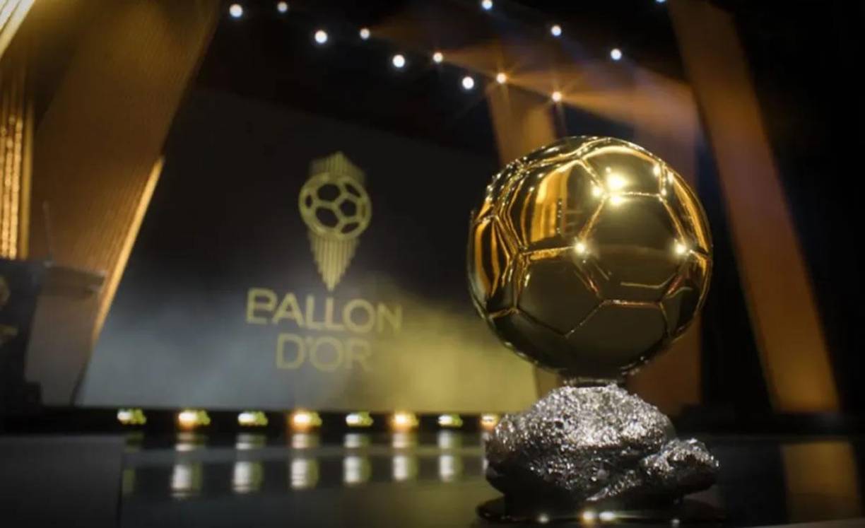 El Balón de Oro es entregado por la revista francesa France Football y es un reconocimiento al mejor jugador de la temporada.