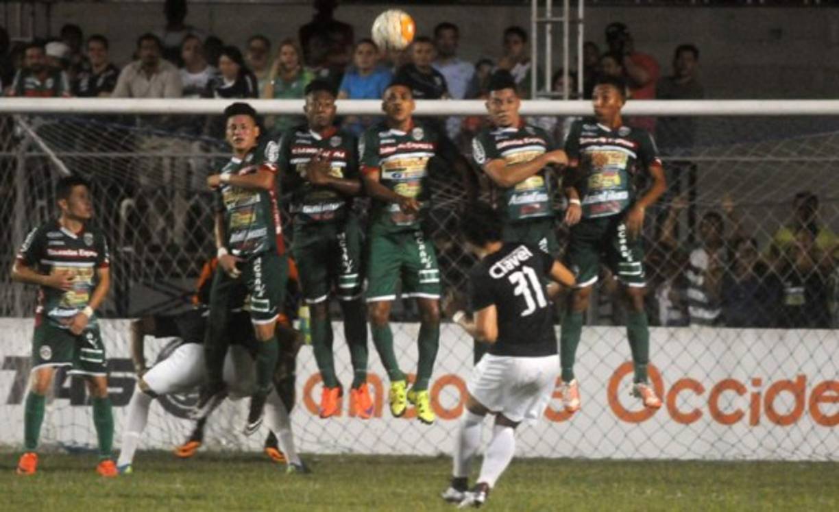 El sábado a las 7 de la noche tendremos tres partidos a la misma hora en el campeonato hondureño. El Honduras Progreso vs Marathón, Real España - Vida y Social Sol al Real Sociedad en un clásico del Bajo Aguán.