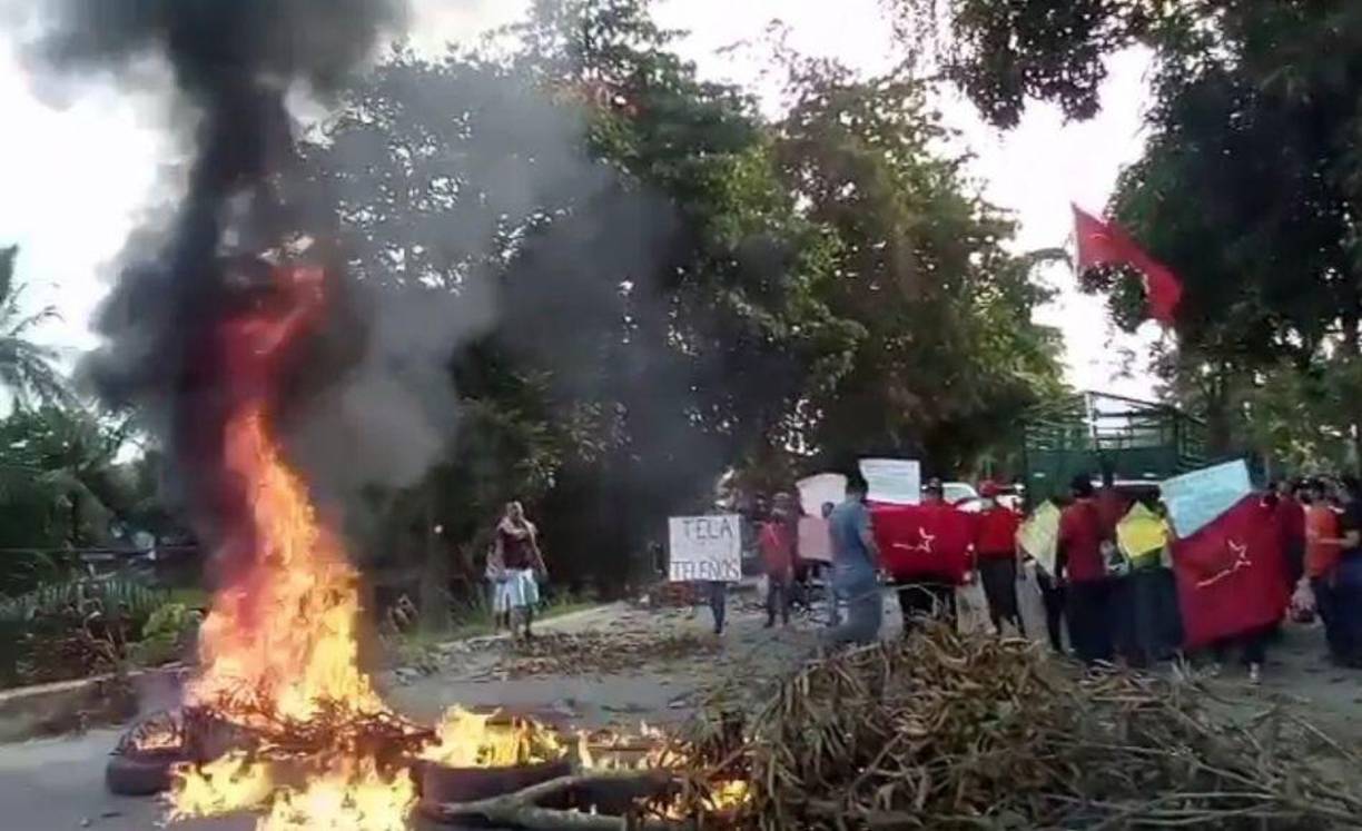 Otros optan por tomarse las principales carreteras como medida de presión. 