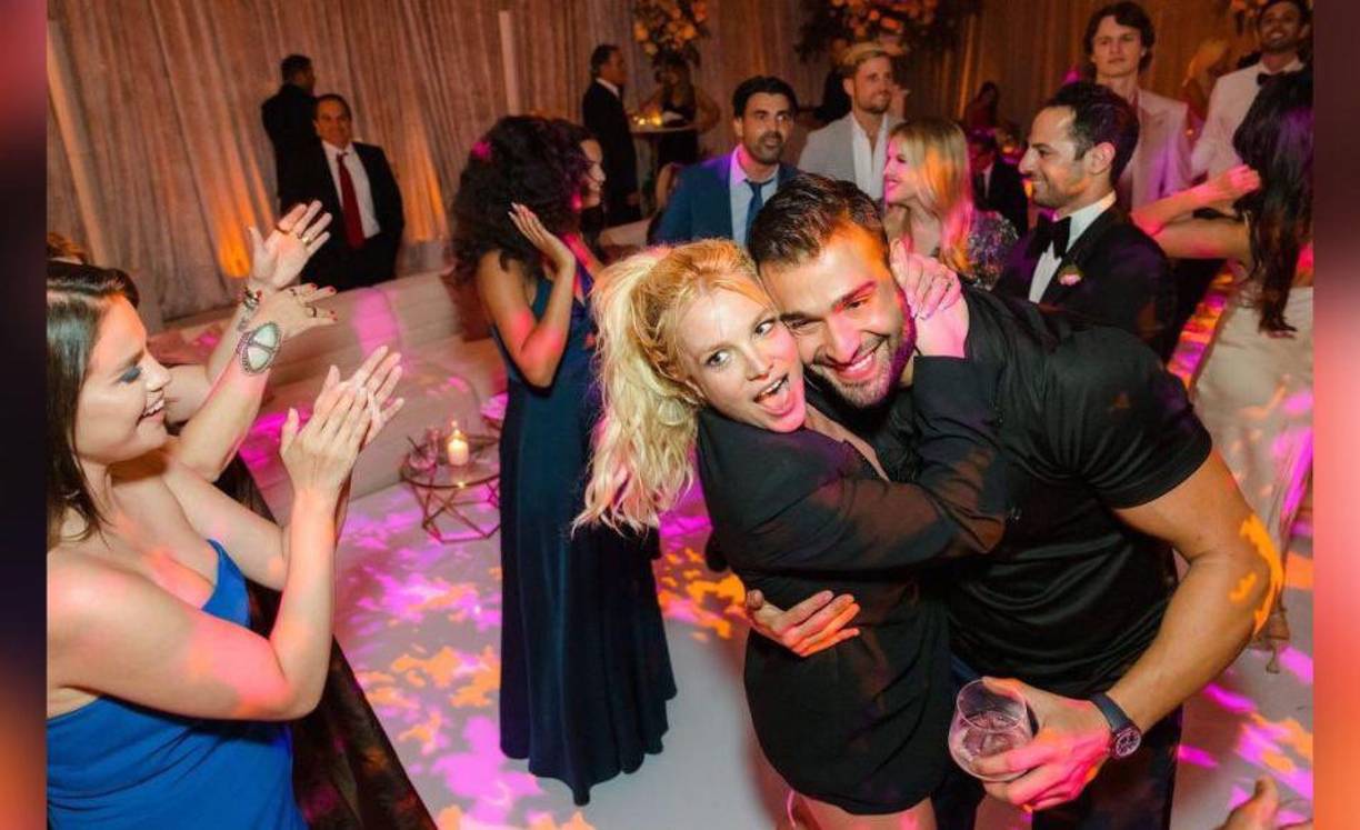 La pareja se casó en una ceremonia íntima. No han trascendido detalles del enlace.