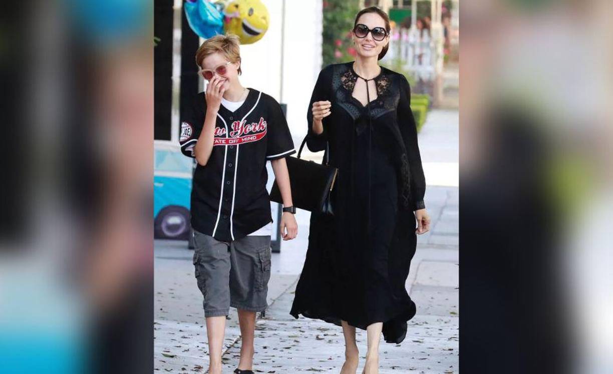 A medida que iba creciendo, Shiloh fue ganando más fama y reconocimiento, pero desde muy pequeña comenzó a vestirse como niño. 