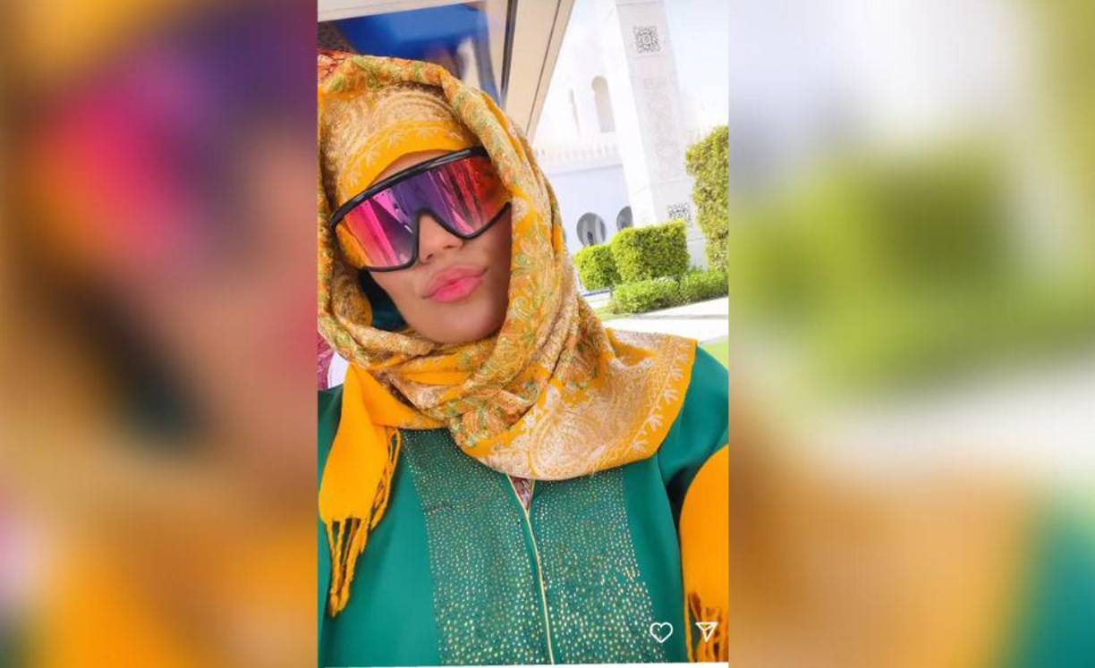 En sus recientes historias de Instagram la artista aparece con su cabeza tapada.