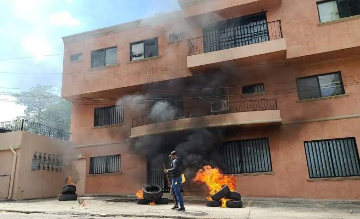 Dichas protestas han sido dirigidas hasta por diputados de esa institución política. 