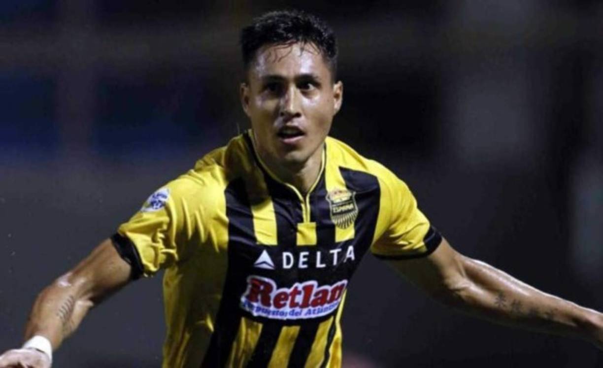 Domingo Omar Zalazar: El presidente Orinson Amaya del Marathón han negado los rumores que comenzaban a circular sobre una posible llegada del atacante argentino al cuadro verdolaga. El ariete militó anteriormente en Real España.