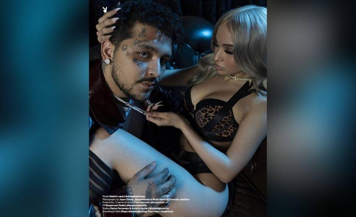 En la revista el cantante posa junto a la modelo Natalie López.