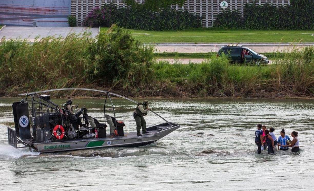 “Somos nosotros que tenemos que recuperar los cuerpos del río, somos nosotros que tenemos que encontrar los niños muertos ahí en el desierto”, explicó el jefe del sector Del Rio.