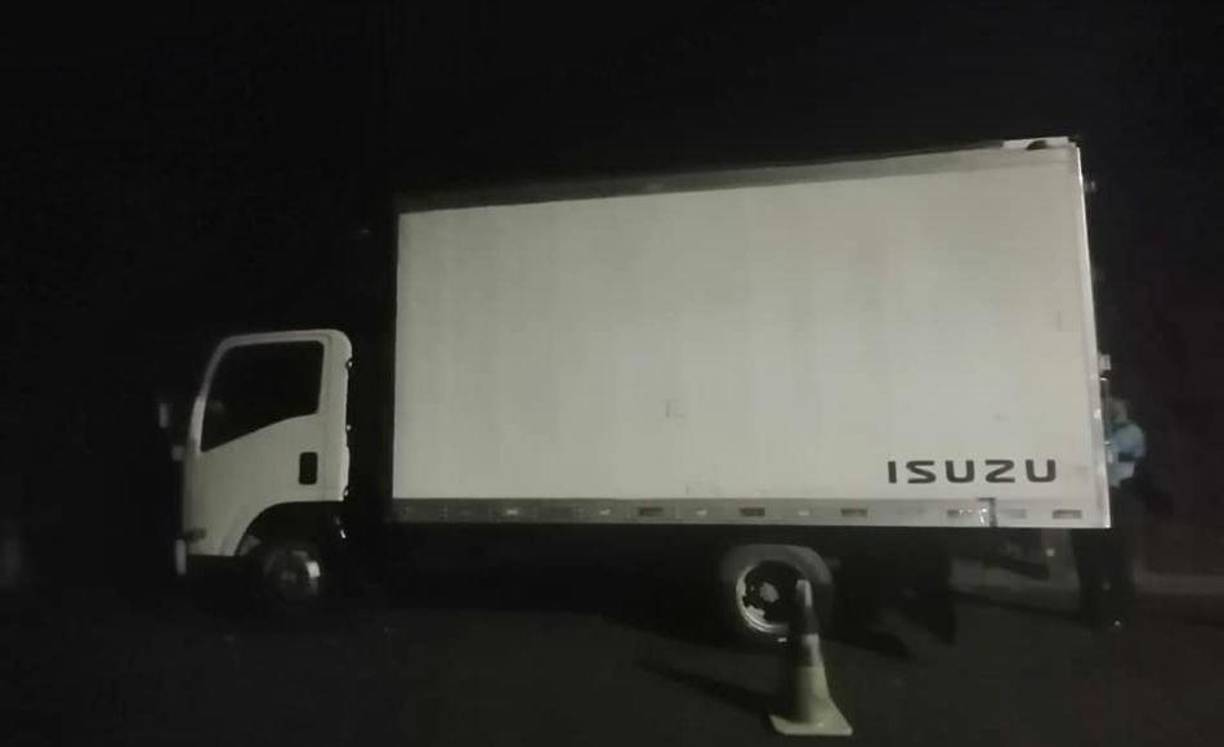 El producto lácteo era transportado en dos vehículos, uno tipo pickup y un camión. 