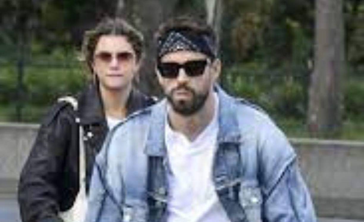 Piqué ha contado a su entorno más cercano que quiere tener otro hijo y puede que esto suceda en el año 2023. Está súper enamorado de Clara. Dice que quiere una estabilidad con ella y se le ve más feliz que nunca”, dijo El periodista jordi Martín.