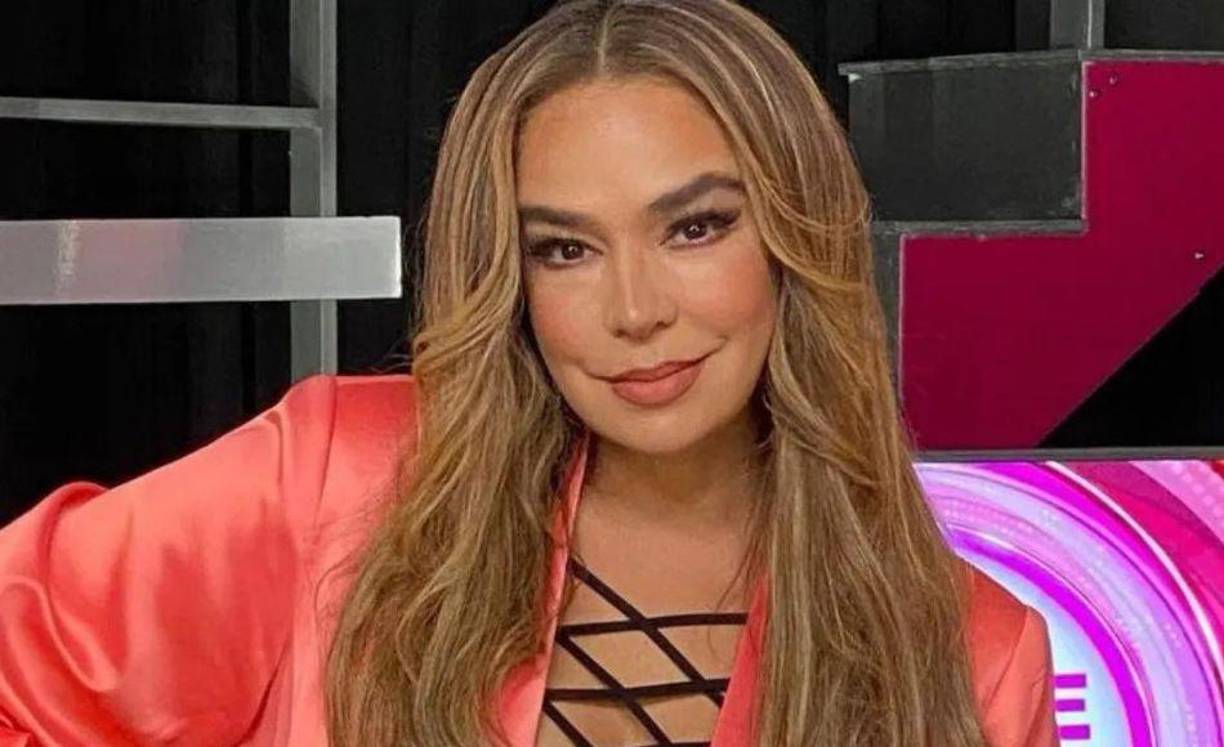 La que sí habló sobre la relación entre Alicia Machado y Ricardo Arjona fue la presentadora de Chisme No Like, Elisa Beristain, quien también es amiga muy cercana de la ex Miss Universo.