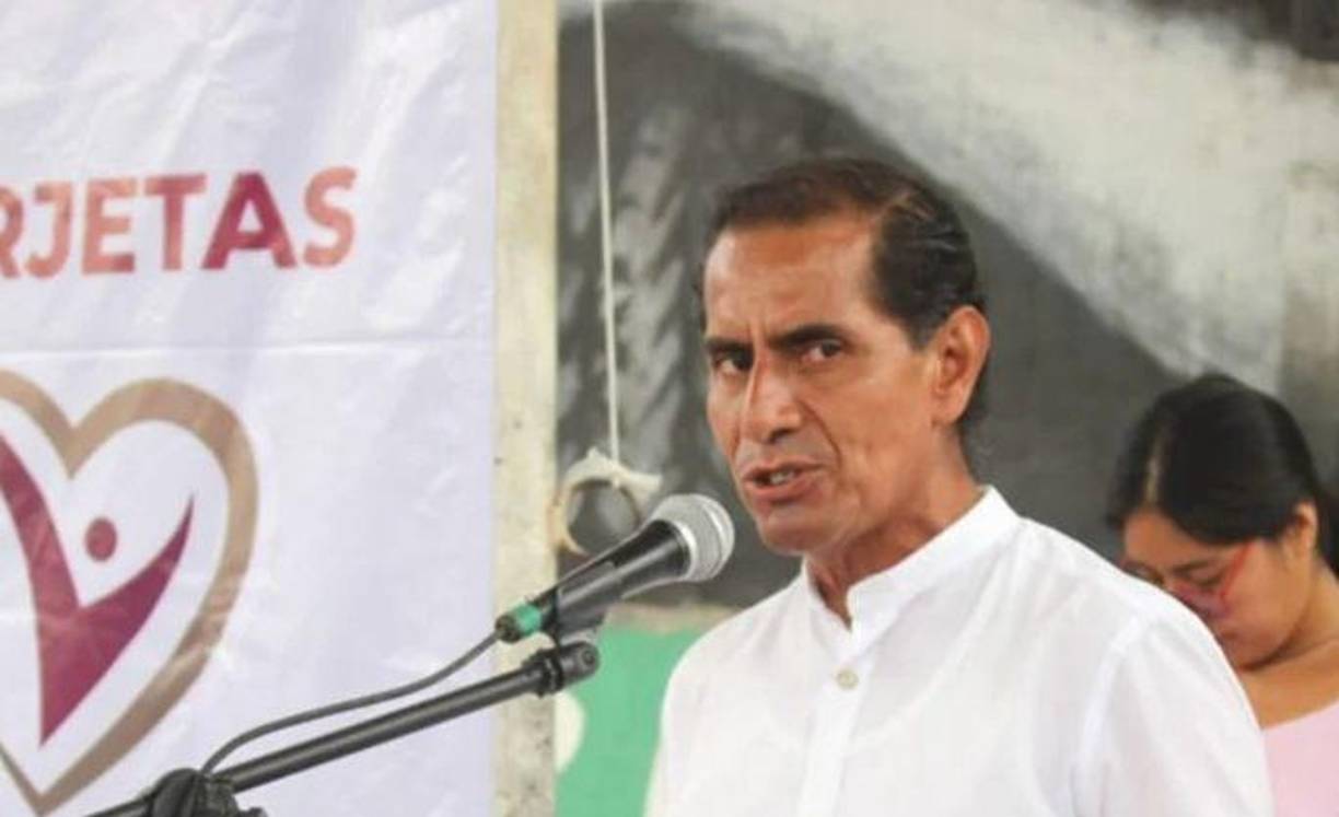 Medios locales reportaron que durante la noche, personas desconocidas mataron a Ruiz Bohórquez con un arma blanca en su casa. El presidente municipal, electo bajo la organización local Planilla Blanca, era profesor en la Universidad Autónoma Comunal de Oaxaca (UACO), que condenó el homicidio.