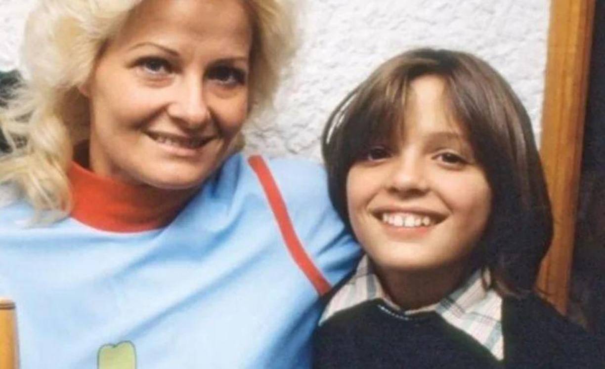 Y es que en algún momento se dedujo que la madre de El Sol estaba viva y se apuntó a varias versiones, como una en la que Marcela Basteri habría estado internada en un hospital mental.