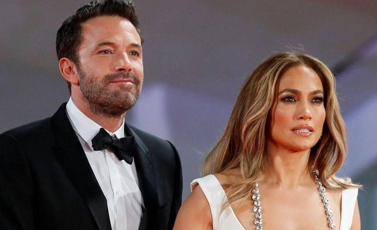 Anoche volamos a Las Vegas, hicimos fila para obtener una licencia con otras cuatro parejas, todas haciendo el mismo viaje a la capital mundial de las bodas”.