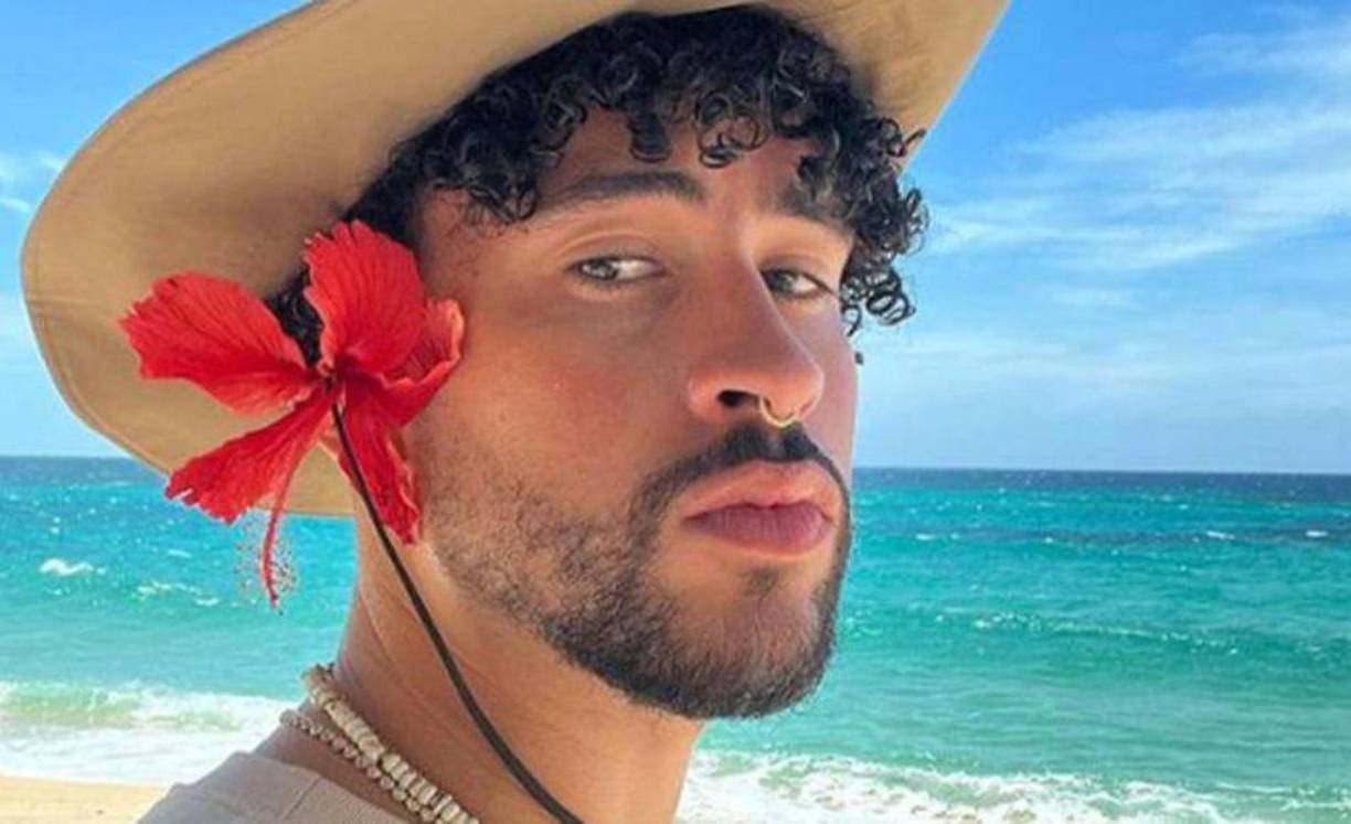 Por ejemplo, habló de cómo desde pequeño le atraía la moda femenina. “Siempre recuerdo ver las piezas con ropa de mujer, y siempre me quedaban mucho mejor, y tenían tanta variedad diferente”.