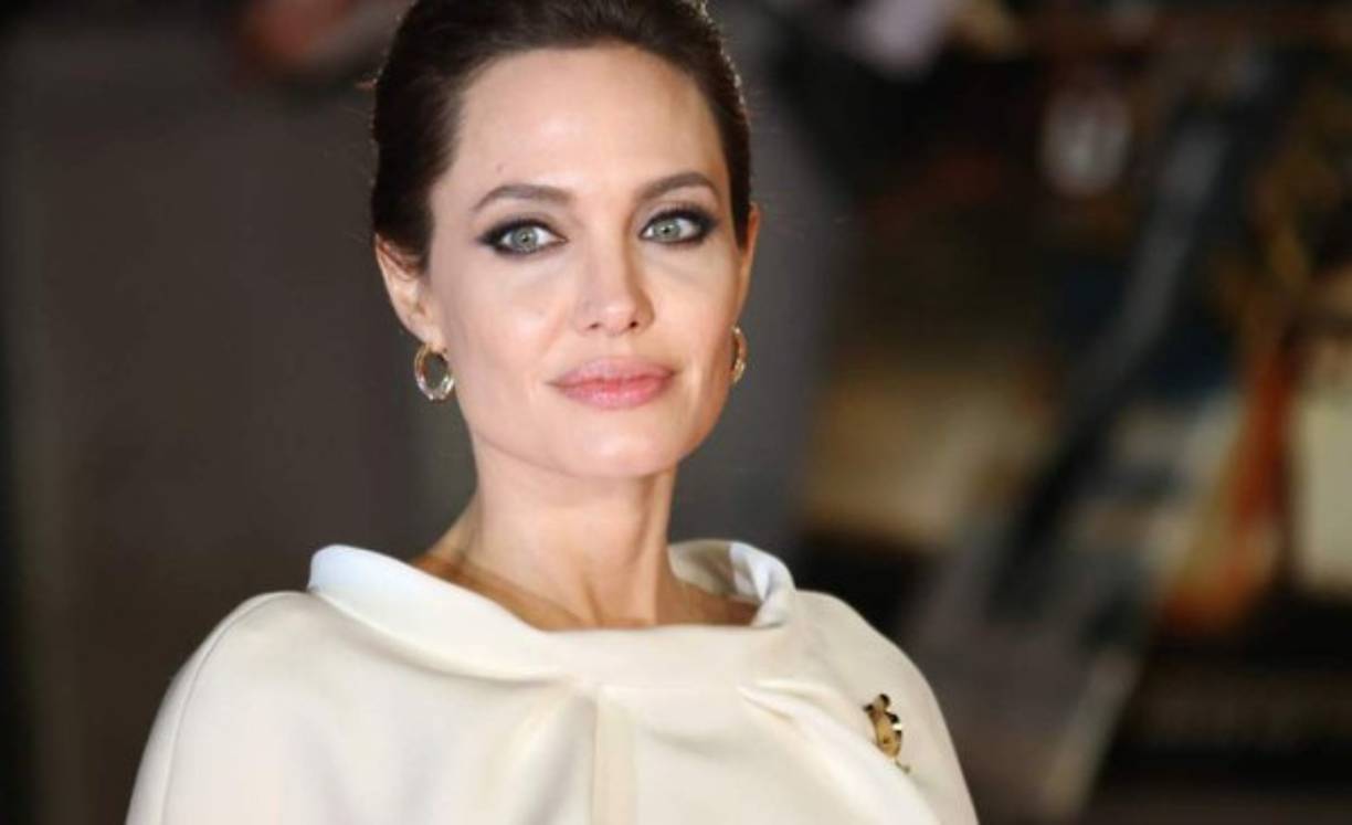 Angelina Jolie: Pese a ser conocida por su fuerza de voluntad y su actitud luchadora, la famosa estrella de Hollywood, llegó a límites preocupantes con esta enfermedad en 2007.