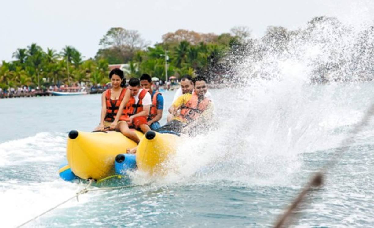 Y para cerrar el viaje por la zona se puede disfrutar de la playa, el viento y más emociones marítimas.
