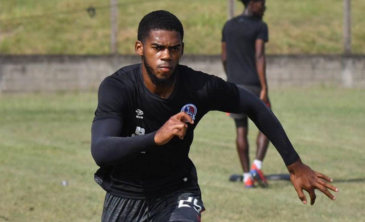 Elvin Casildo: En el caso del joven defensor tiene contrato con Olimpia, pero se rumora que podría salir cedido a préstamo a otro club debido a que no goza de minutos.