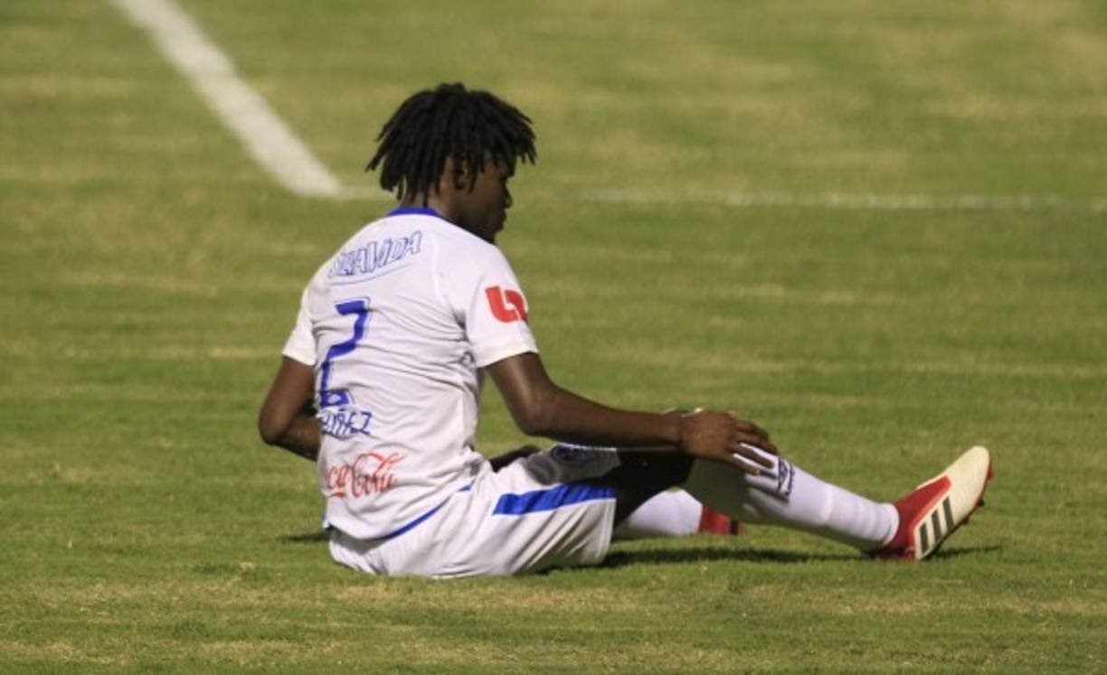 Maylor Núñez: El lateral ha sido relegado al banquillo de suplentes ante la llegada de Beckeles.