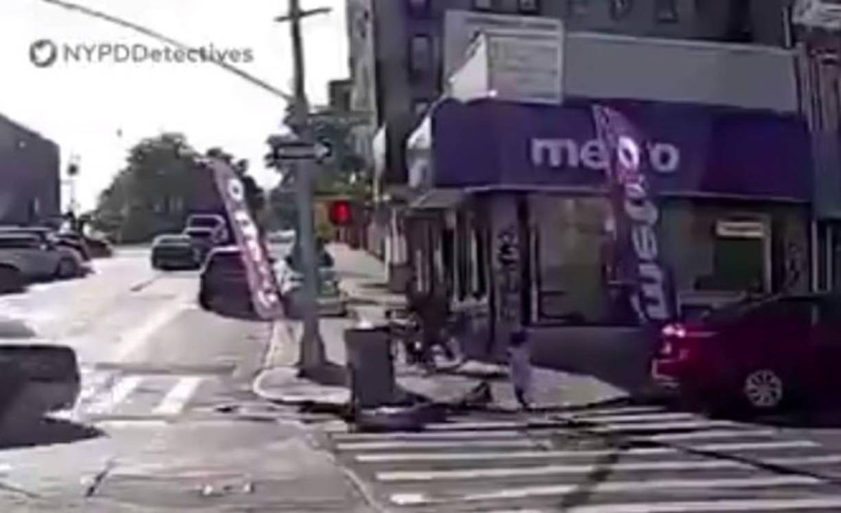 Las cámaras de seguridad muestran el momento en que el afroamericano es abatido desde un vehículo en marcha.