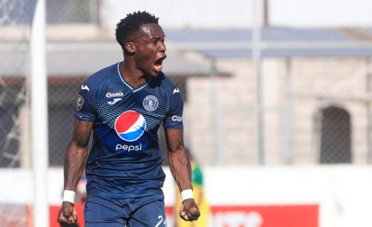 La euforia de Román Rubilio Castillo festejando su gol para el empate de Motagua 1-1 contra Olimpia.