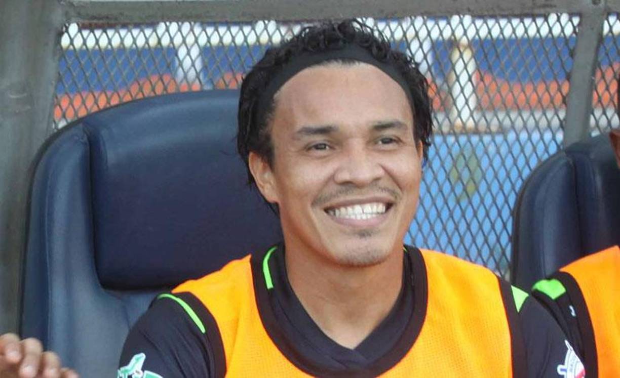 Uno de los que ha sorprendido es Julio Cesar Rambo de León, y es que el exjugador de Platense, Olimpia, Reggina, Torino entre otros, ahora buscará un puesto en el congreso nacional, el porteño ha lanzado su candidatura por el departamento de Cortés.