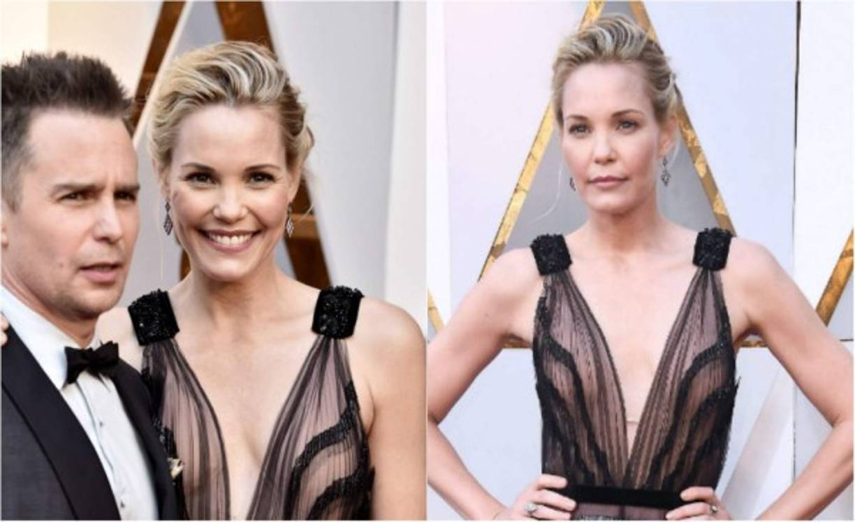 La actriz Leslie Bibb llegó a la alfombra roja junto a su pareja Sam Rockwell, actor estadounidense ganador de un Globo de Oro.