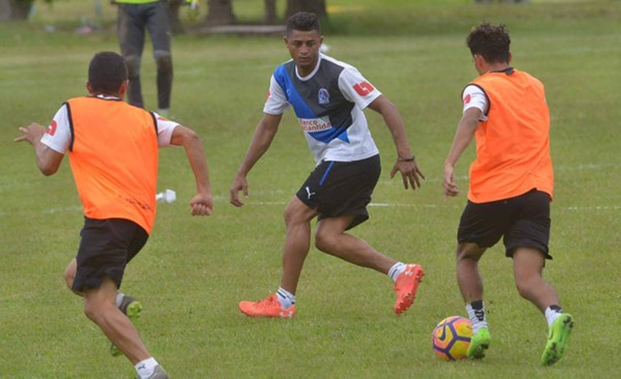 Danery Barralaga: El jugador estuvo a prueba con el Olimpia, tras varias semanas hoy se ha informado que no convenció a Restrepo por lo que no jugará con el club albo.