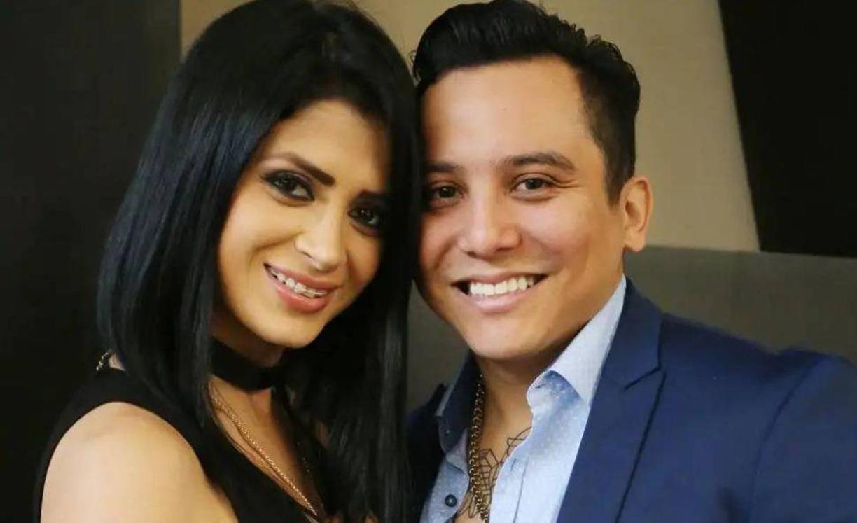 Kimberly reveló que su esposo estuvo a punto de serle infiel, pues mencionó que, en alguna ocasión, al principio de su relación si hubo detalles con el vocalista de la Trakalosa de Monterrey.