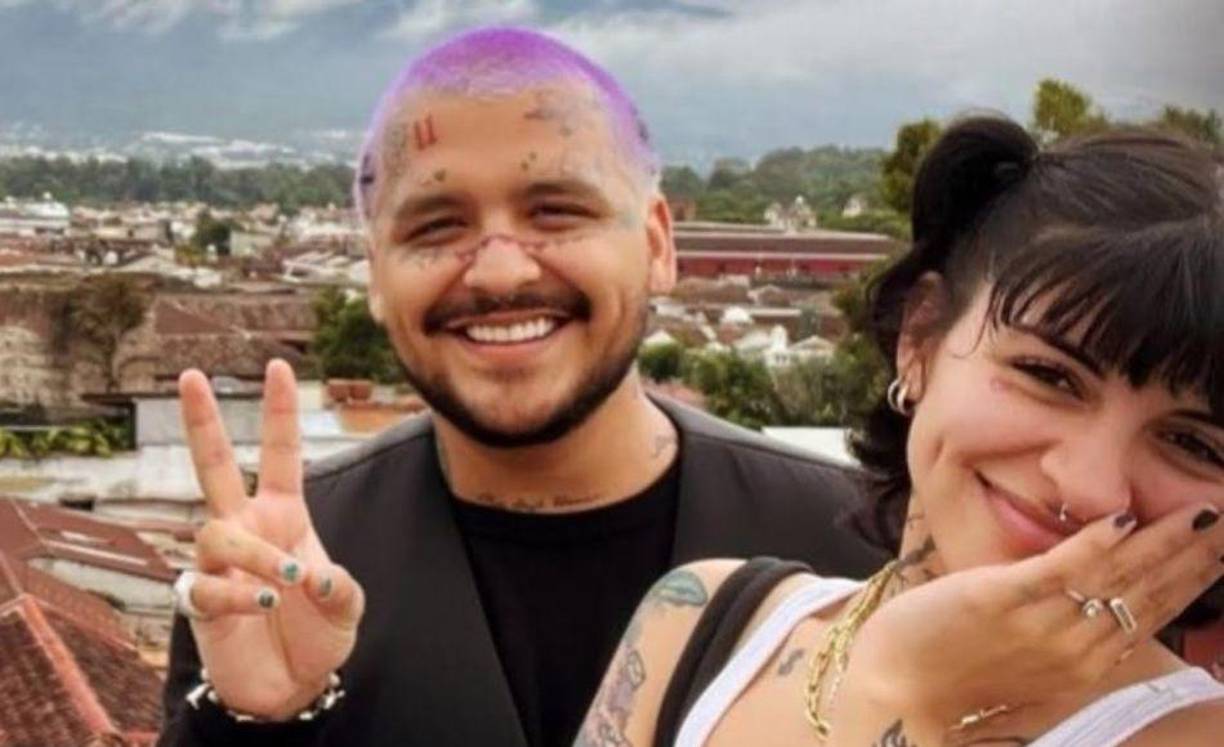 Ahora, el cantante mexicano mantiene una relación con Cazzu, a quien hace unos días le dedicó la misma canción que a su expareja.