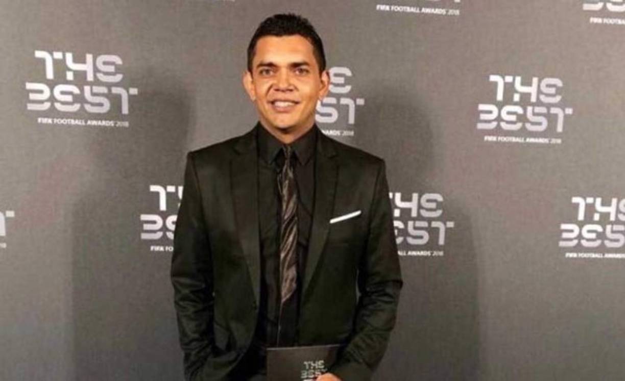 Amado Guevara: Uno de los mejores futbolistas hondureños de la historia. El ex mediocampista es otro de los invitados a la boda.