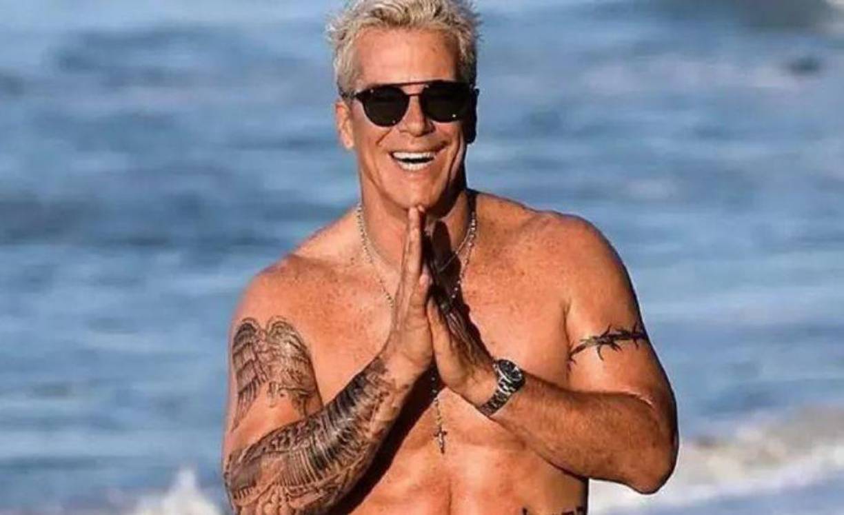 “Entre 50 y 200,000 dólares mensuales por trabajar tres días a la semana, ocho horas por días... y sí, por enseñar ‘las pompitas’ como tú dices”, reveló el actor.