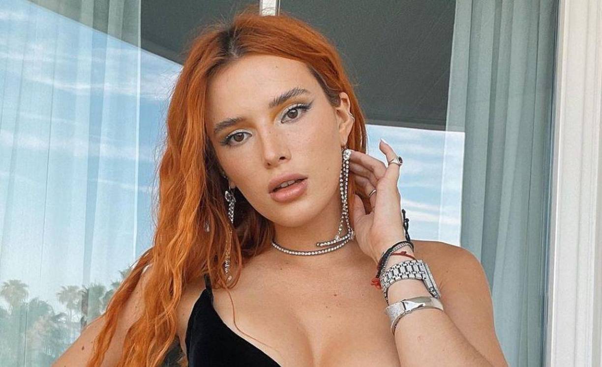 Bella Thorne disfrutó de unas merecidas vacaciones de verano en Grecia en compañía de su nuevo novio, el productor Mark Emms. 