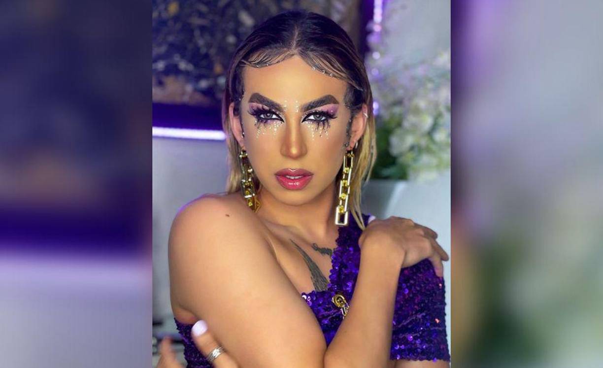 Betanco se destaca por sus extravagantes maquillajes y su aspecto femenino.