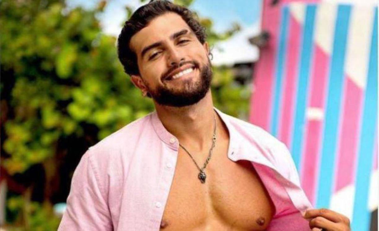 A través de redes sociales compartió con sus seguidores que recientemente se sometió a una cirugía para extirpar un tumor maligno, pues fue diagnosticado con cáncer de mama.