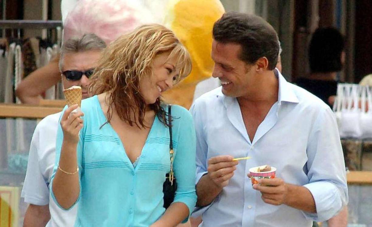 De momento, ni Luis Miguel ni Aracely se han pronunciado al respecto de la causa que detonó su separación, ni los términos en los cuales se encuentra su relación como padres de sus dos hijos.