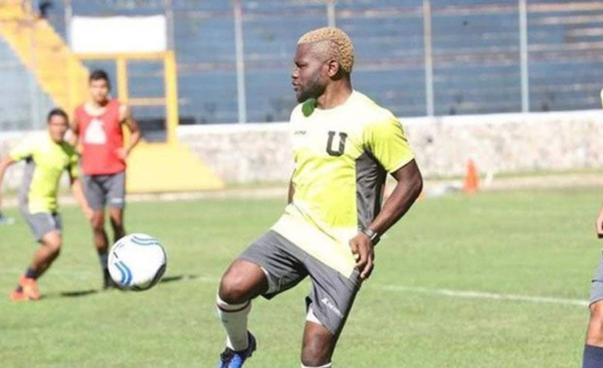 'La administración me ha dado la oportunidad de regresar. La U no merece estar peleando estas instancias. Ha perdido fuerzas y lo importante es estar acá para ayudar a la causa. Ojalá podamos salvarla del descenso”, apuntó el delantero Tyson Núñez al hablar sobre su incorporación a la Universidad de San Carlos de Guatemala.