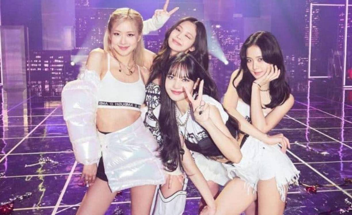 El 6 de septiembre, YG Entertainment reveló oficialmente los detalles de las paradas de la gira 2022 de BLACKPINK para BORN PINK.