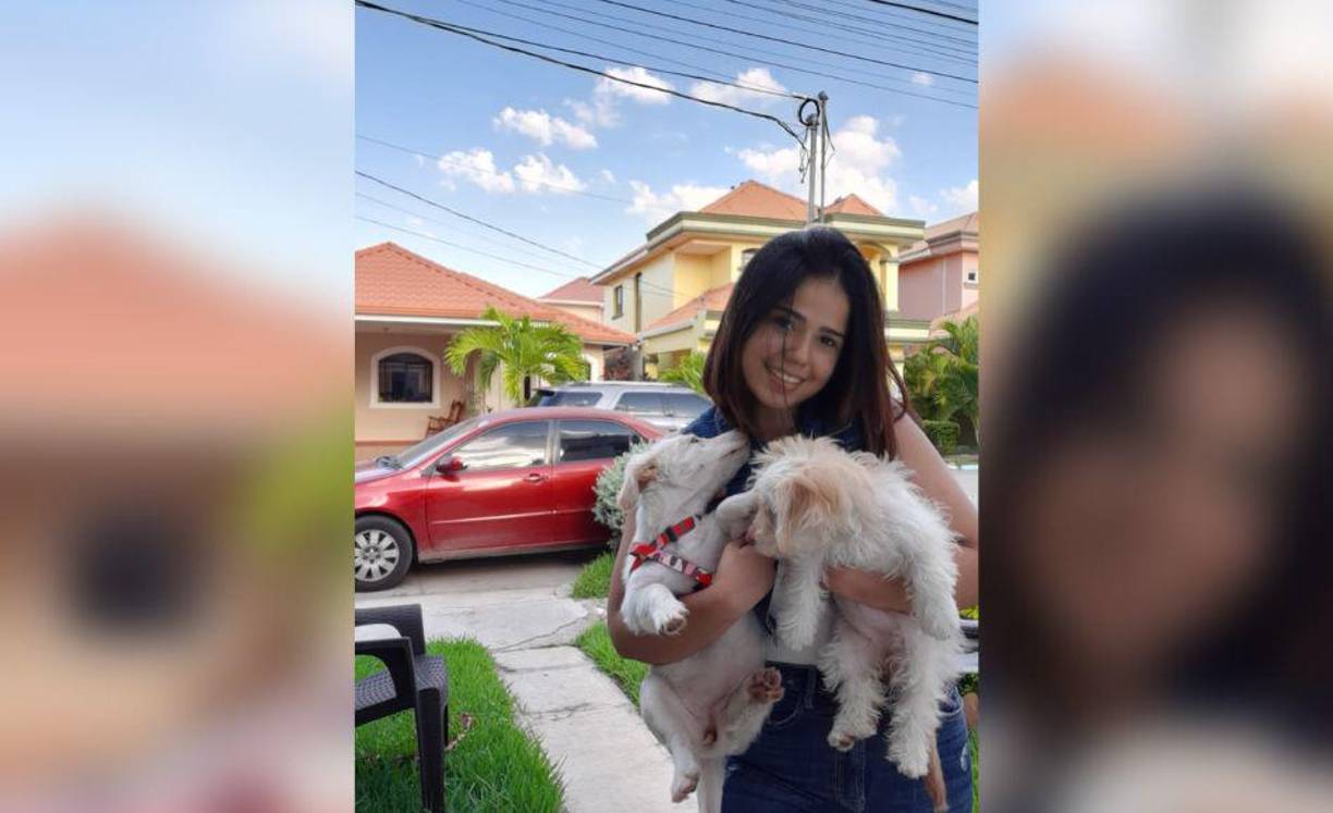 Andrea Vargas y las hermanitas Sky y Luna.