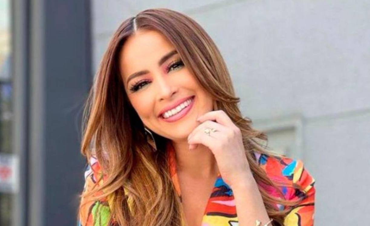 Tras 2 meses de ausencia en la televisión mexicana Cynthia Rodríguez regresó este jueves al matutino de Azteca.