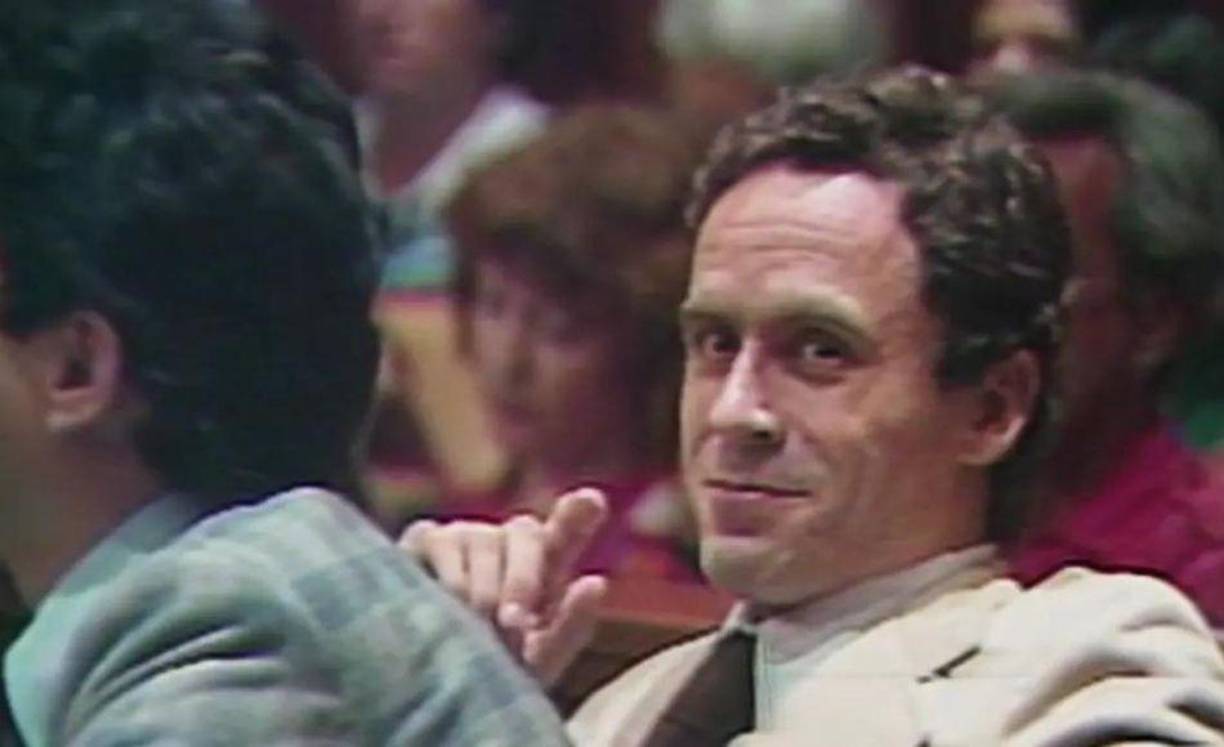 El modus operandi era siempre el mismo: actuaba en campus universitarios o cerca de supermercados a plena luz del día, seleccionaba una joven al azar y le solicitaba ayuda para entrar en su coche al estar impedido de un brazo enyesado. Habiéndose acercado a la víctima, la golpeaba con una barra y la introducía en el coche para llevarla a algún lugar donde sodomizarla con retorcidas vejaciones. Cumplido su cruento ritual, la asesinaba y realizaba prácticas necrofílicas.