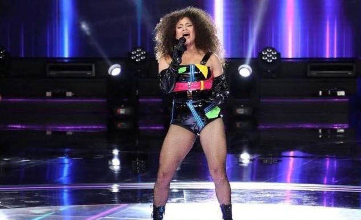 Si la catracha gana el duelo, cantará 3 veces más y usted debe repetir el proceso de votación cuando ella esté en el escenario. 