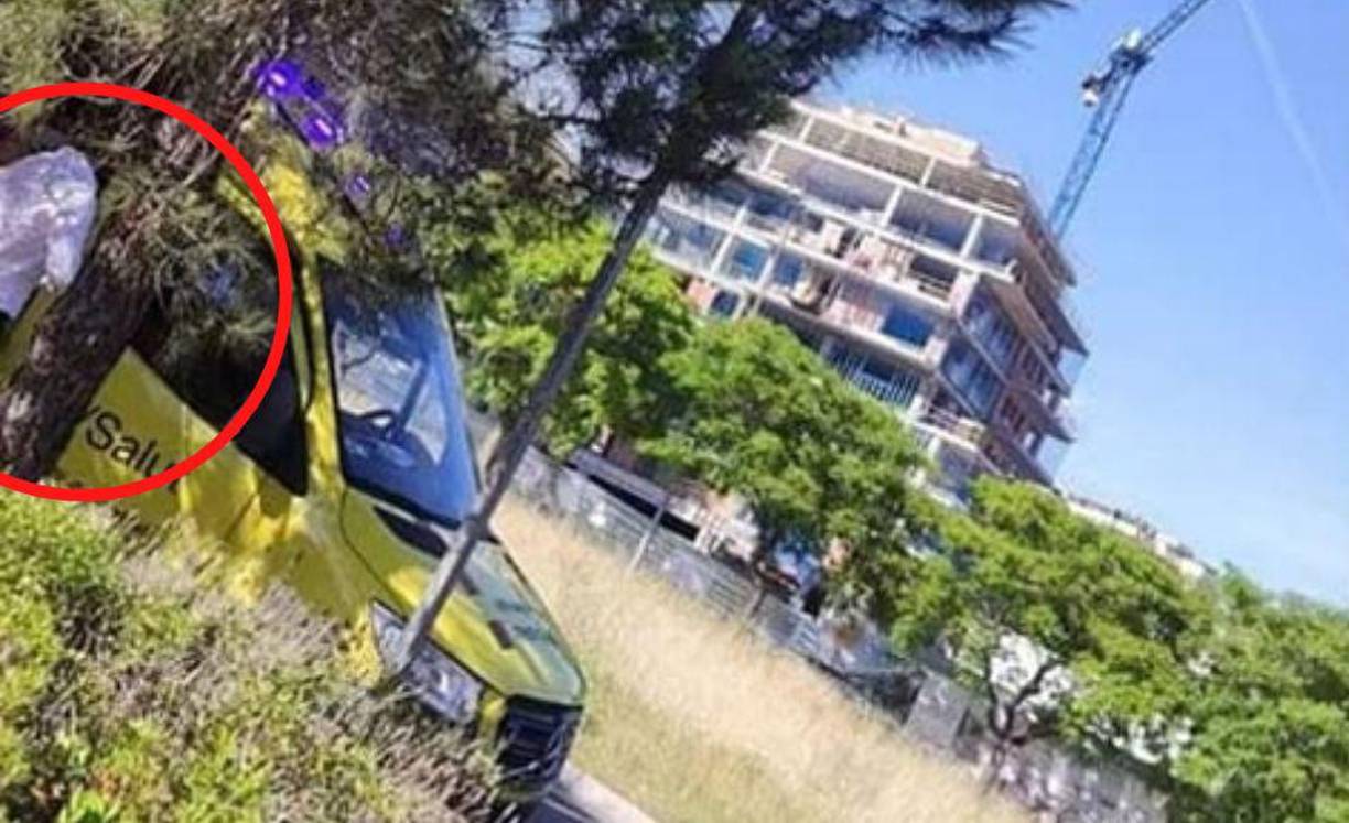 Según las fuentes ya citadas, la colombiana no podía dejar de llorar: sufría un importante ataque de ansiedad. Afuera, el padre de sus dos hijos, Gerard Piqué, vestido con pantalón vaquero y camisa blanca, seguía muy afectado y pendiente de su pareja el transcurso de los acontecimientos.