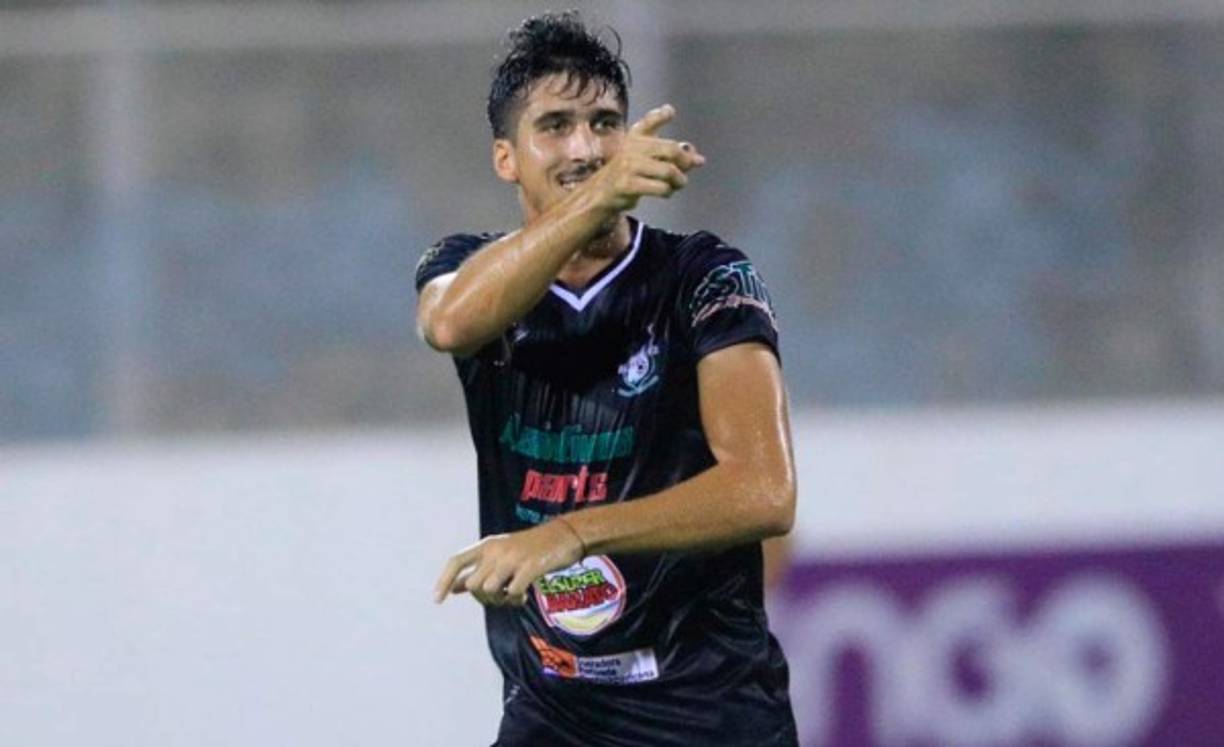 Bruno Volpi: El Marathón ya le hizo una oferta al delantero argentino por lo que el atacante tiene la última palabra. En el reciente torneo anotó 7 goles con la camiseta del Platense; el Motagua también lo pretende.