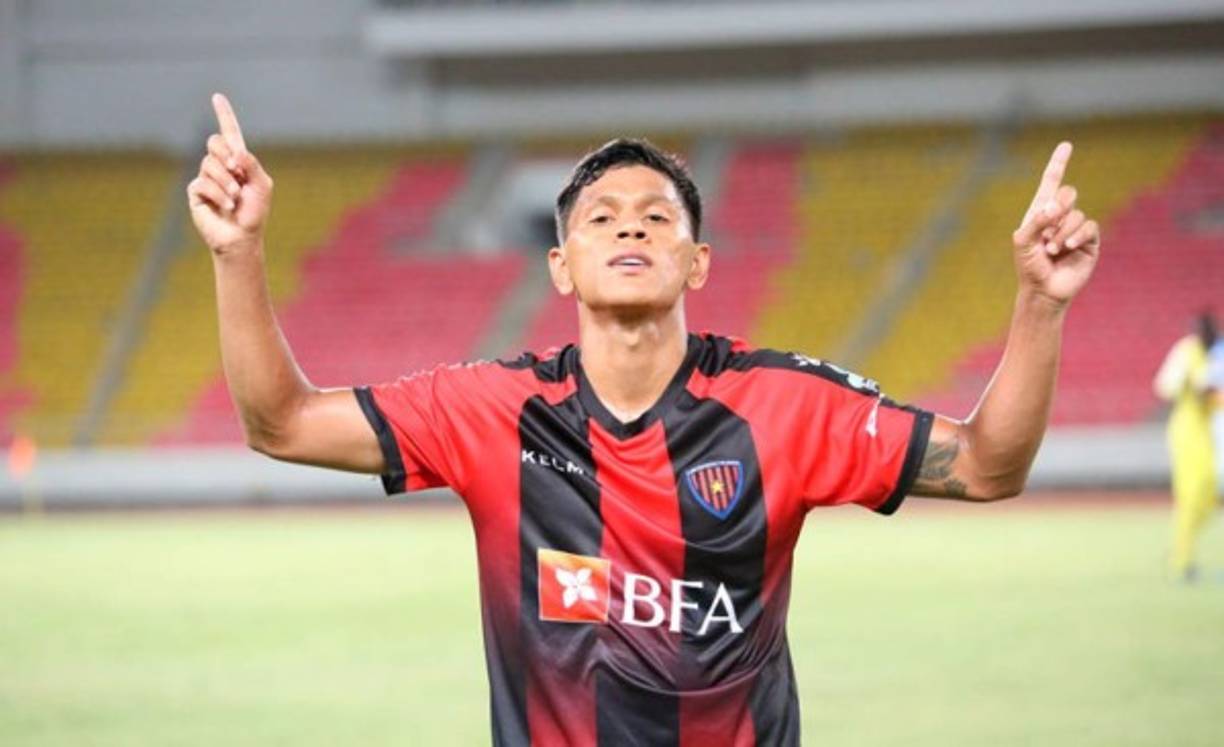 Bryan Moya: El futbolista hondureño podría estar viendo la la posibilidad de salir del 1 de Agosto de Angola.