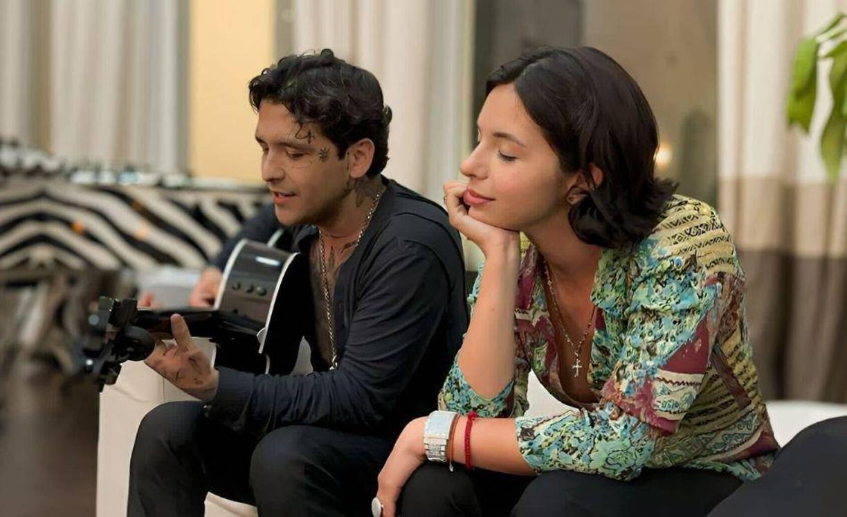 Pese a que Ángela Aguilar negó los rumores sobre un embarazo, actualmente la pareja ha dado señales que podrían indicar que posiblemente sí estén esperando a su primer bebé juntos.