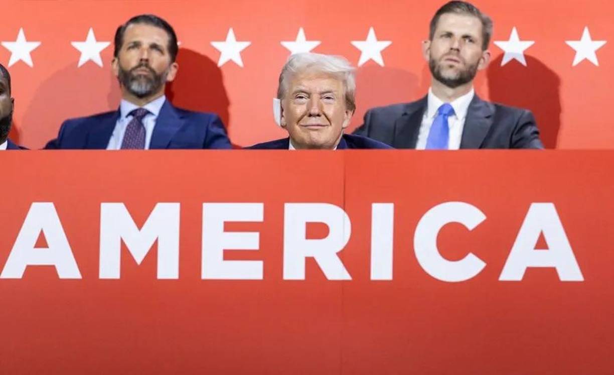 Los hijos mayores de Trump, Donald Jr. y Eric, se han visto más involucrados en la campaña política de su padre así como a la cabeza de la organización Trump, golpeada por un escándalo de fraude que los llevó a los tres a un tribunal de Nueva York.