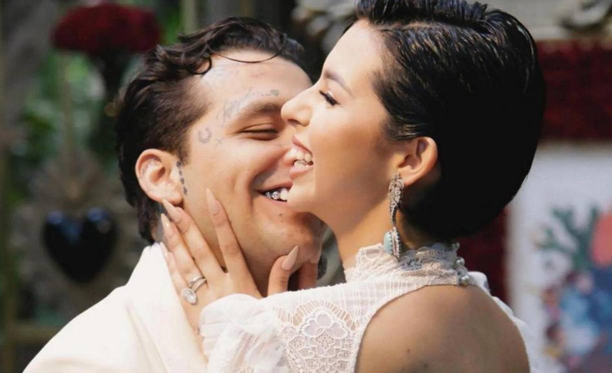 “Los angelitos caen del cielo inesperadamente. Somos afortunados 02/25”, escribió Nodal.