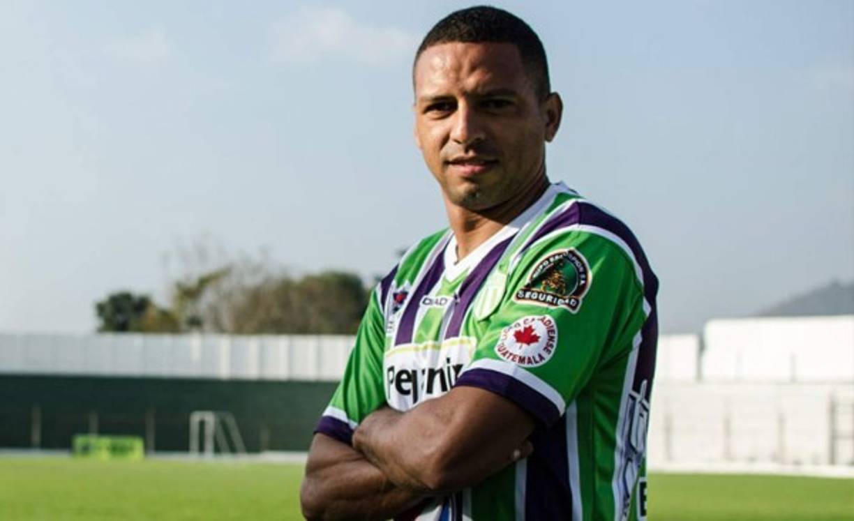 El delantero hondureño nacionalizado guatemalteco Óscar Isaula no sigue más en el Malacateco de Guatemala. 'Me voy muy agradecido con este club por lo que representó en mi carrera y porque siempre me abrieron las puertas', dijo el ariete.