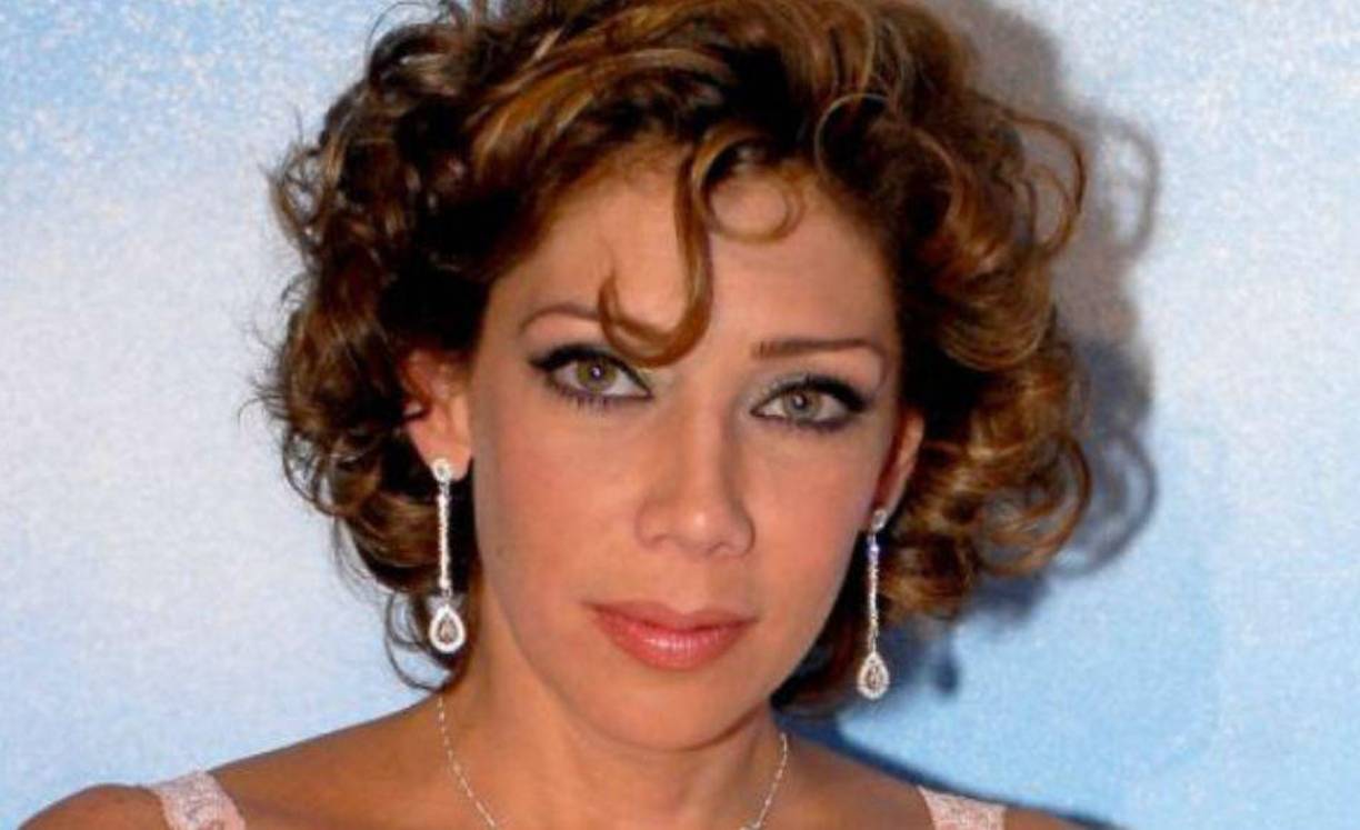 “No volví a tener voz de pronto mi madre me dejó ir a Houston a hacer mi disco, nunca preguntó ni con quién, yo creo que mi mamá en el fondo quería que me consiguiera un hombre”.