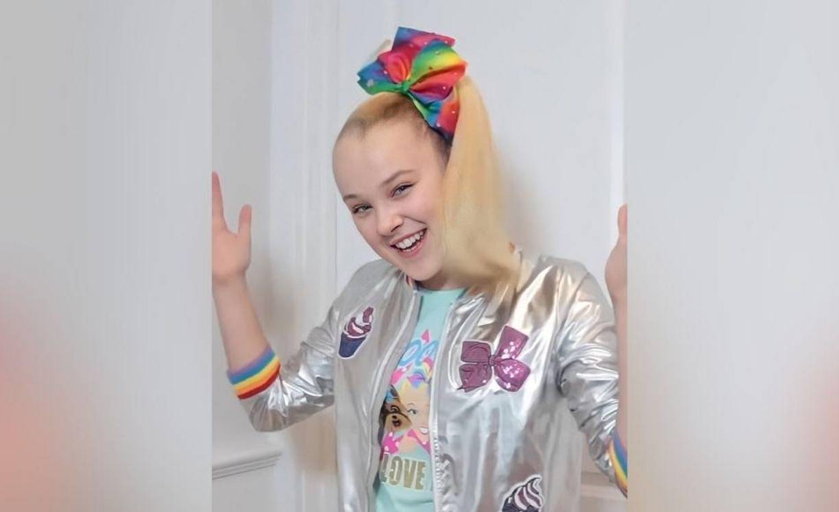La reconocida youtuber y bailarina JoJo Siwa dijo a la revista People “Técnicamente diría que soy pansexual”. 