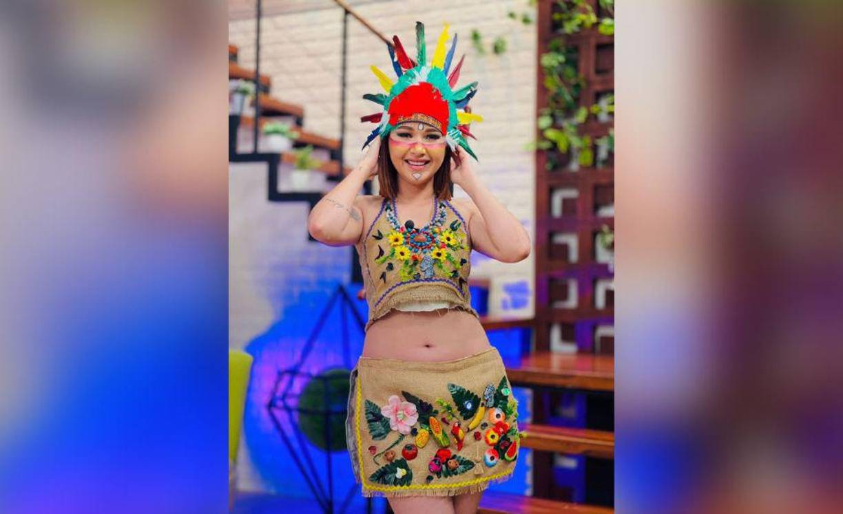 La talentosa Jenifer Aplicano vestida de India Bonita.